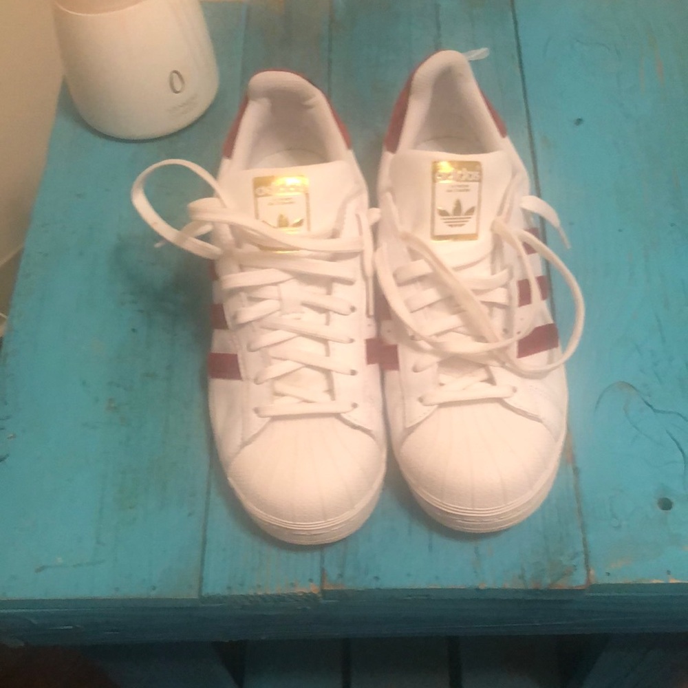 Shell toe adidas velor burgundy worn twice size 9 female no box
